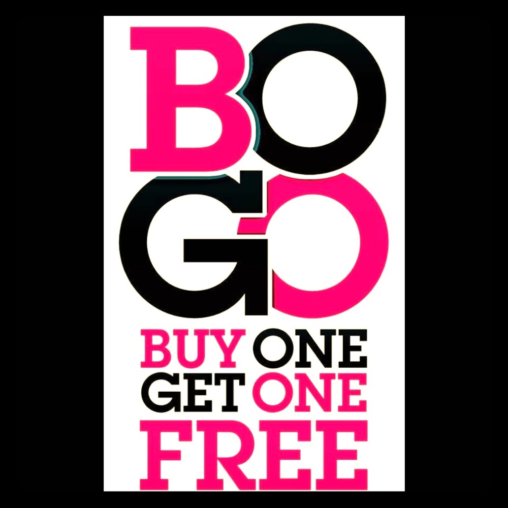 🎉 BOGO FREE!! Help me clear my closet! 🎉